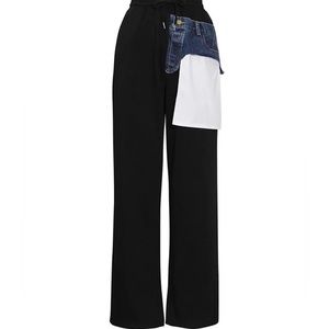 Sweatpants with outer pocket